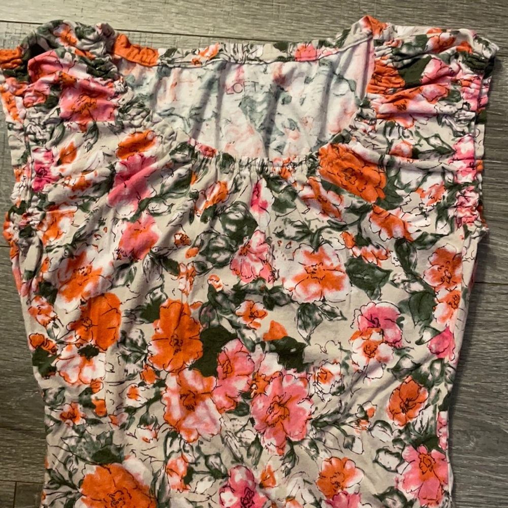 LOFT floral top XS perfect for spring